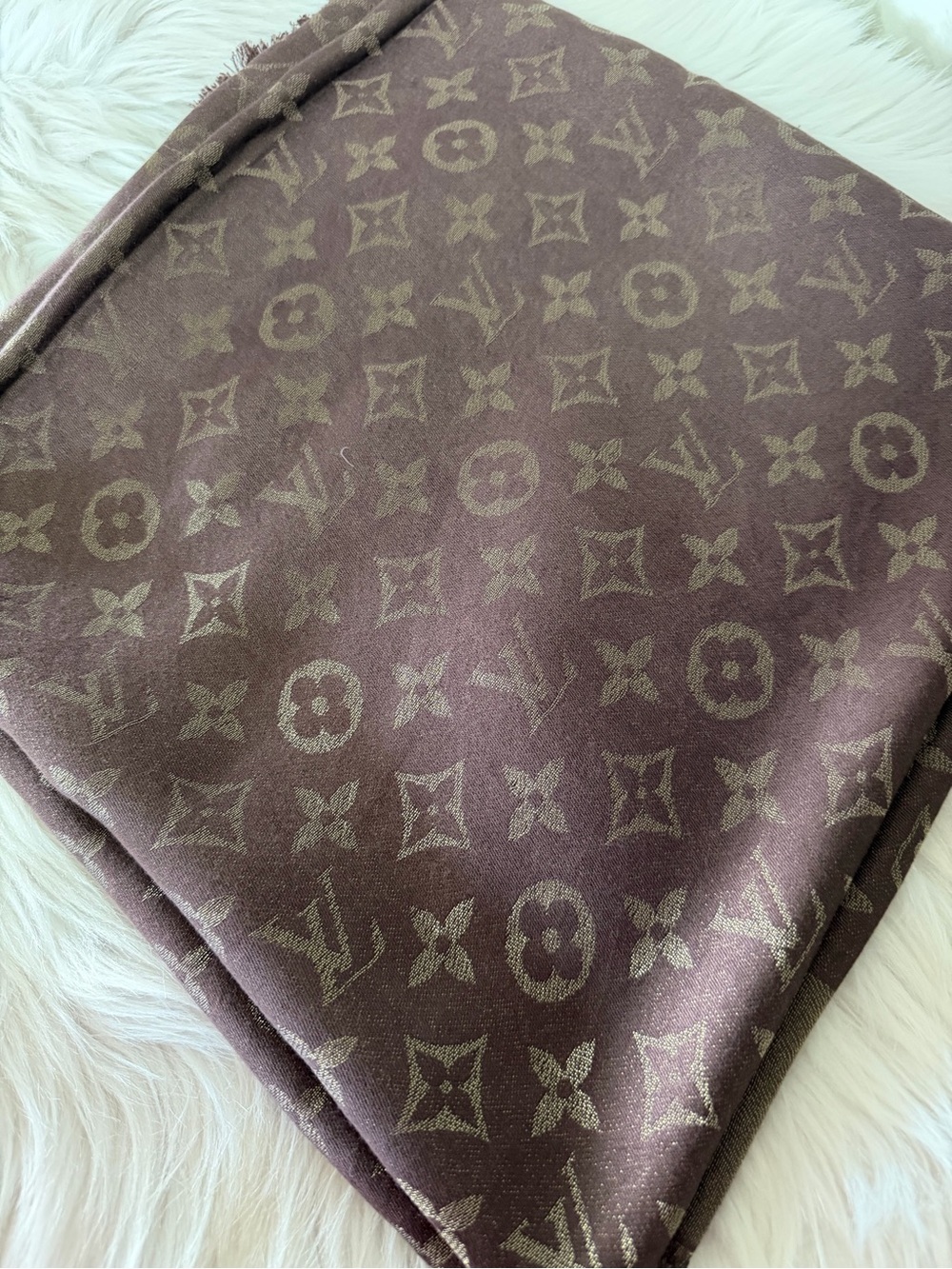 Louis Vuitton Monogram Shawl Scarf in Brown and Gold. - Picture 8 of 11